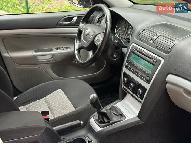 Черный Шкода Октавия, объемом двигателя 1.6 л и пробегом 224 тыс. км за 7500 $, фото 32 на Automoto.ua