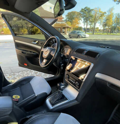 Шкода Октавия 2010 в Мукачеве на Automoto.ua Черный Шкода Октавия, объемом двигателя 1.98 л и пробегом 220 тыс. км за 9000 $, фото 7 на Automoto.ua