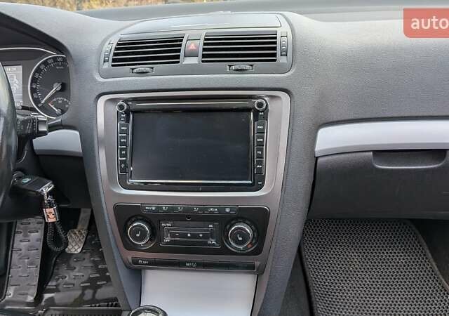 Черный Шкода Октавия, объемом двигателя 1.39 л и пробегом 258 тыс. км за 7200 $, фото 11 на Automoto.ua