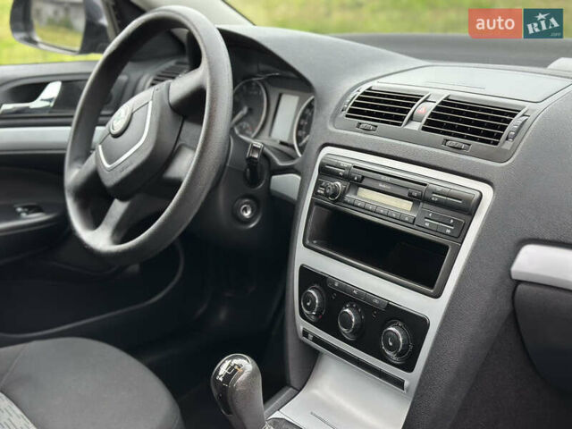 Черный Шкода Октавия, объемом двигателя 1.6 л и пробегом 202 тыс. км за 7650 $, фото 40 на Automoto.ua