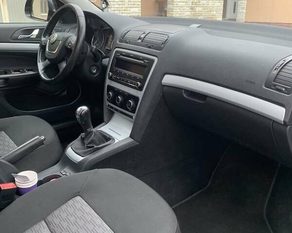 Черный Шкода Октавия, объемом двигателя 0 л и пробегом 246 тыс. км за 8200 $, фото 9 на Automoto.ua