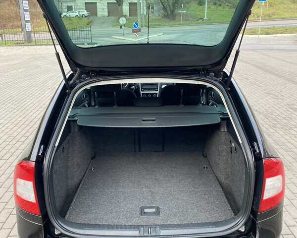 Чорний Шкода Октавія, об'ємом двигуна 2 л та пробігом 241 тис. км за 8800 $, фото 16 на Automoto.ua