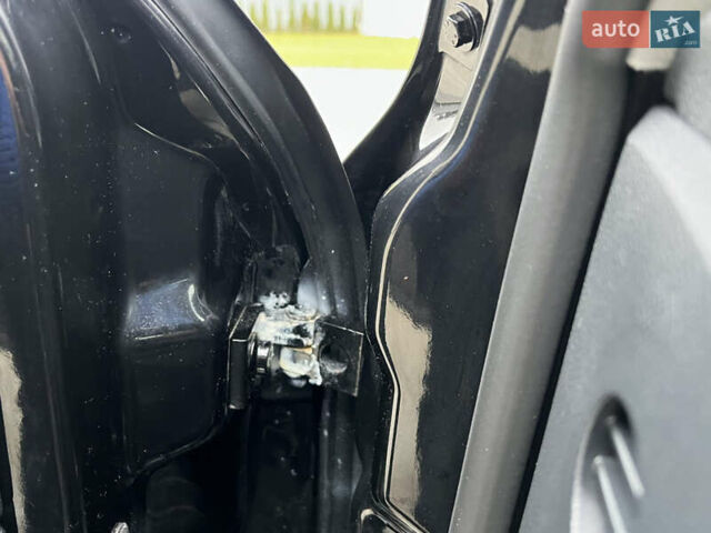 Черный Шкода Октавия, объемом двигателя 2 л и пробегом 229 тыс. км за 11650 $, фото 153 на Automoto.ua