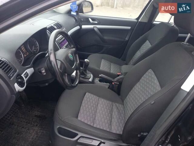 Черный Шкода Октавия, объемом двигателя 1.2 л и пробегом 186 тыс. км за 5950 $, фото 23 на Automoto.ua