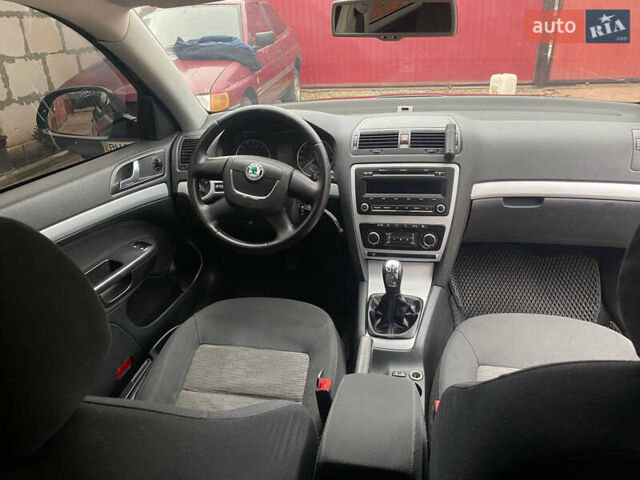 Черный Шкода Октавия, объемом двигателя 1.6 л и пробегом 275 тыс. км за 7800 $, фото 13 на Automoto.ua