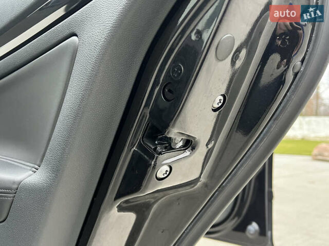 Черный Шкода Октавия, объемом двигателя 2 л и пробегом 229 тыс. км за 11650 $, фото 138 на Automoto.ua