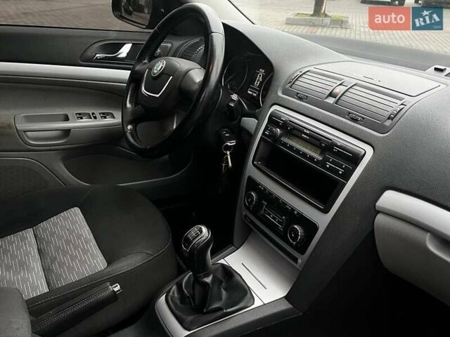 Черный Шкода Октавия, объемом двигателя 1.8 л и пробегом 188 тыс. км за 9200 $, фото 11 на Automoto.ua