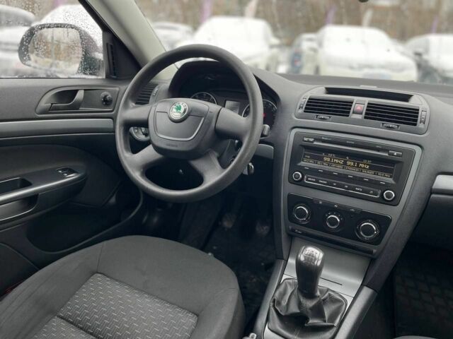 Чорний Шкода Октавія, об'ємом двигуна 1.4 л та пробігом 202 тис. км за 7200 $, фото 16 на Automoto.ua