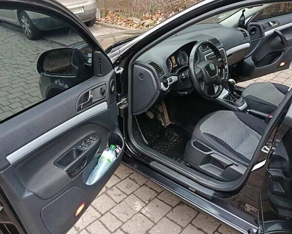 Черный Шкода Октавия, объемом двигателя 1.6 л и пробегом 258 тыс. км за 8600 $, фото 18 на Automoto.ua