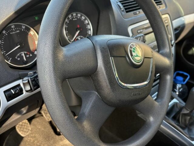 Чорний Шкода Октавія, об'ємом двигуна 1.4 л та пробігом 181 тис. км за 8100 $, фото 11 на Automoto.ua