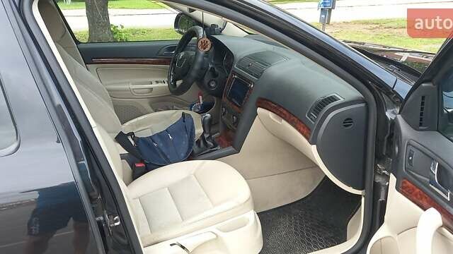 Чорний Шкода Октавія, об'ємом двигуна 1.6 л та пробігом 320 тис. км за 8000 $, фото 4 на Automoto.ua