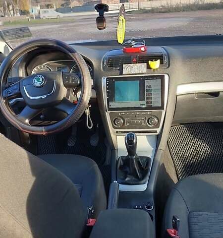 Черный Шкода Октавия, объемом двигателя 1.99 л и пробегом 366 тыс. км за 7500 $, фото 1 на Automoto.ua