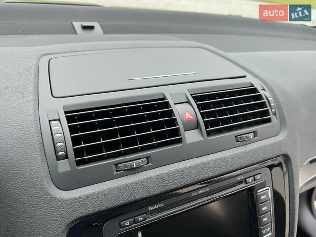 Черный Шкода Октавия, объемом двигателя 2 л и пробегом 229 тыс. км за 11650 $, фото 76 на Automoto.ua