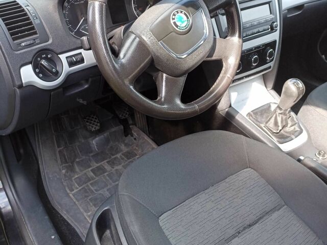 Черный Шкода Октавия, объемом двигателя 2 л и пробегом 402 тыс. км за 8500 $, фото 5 на Automoto.ua