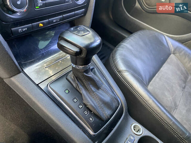 Черный Шкода Октавия, объемом двигателя 2 л и пробегом 320 тыс. км за 10000 $, фото 7 на Automoto.ua