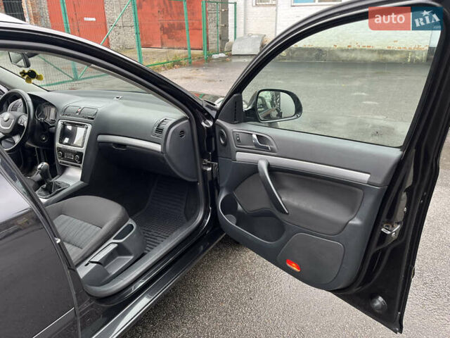 Черный Шкода Октавия, объемом двигателя 1.6 л и пробегом 315 тыс. км за 7200 $, фото 12 на Automoto.ua