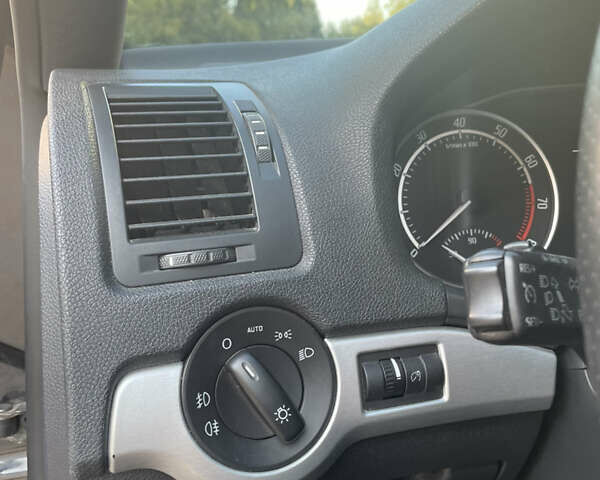 Чорний Шкода Октавія, об'ємом двигуна 2 л та пробігом 272 тис. км за 9300 $, фото 14 на Automoto.ua