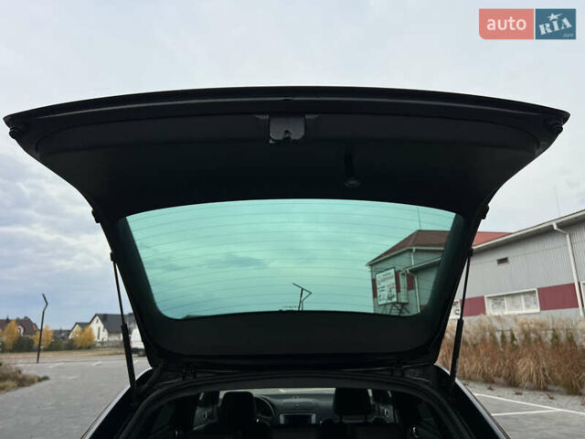 Черный Шкода Октавия, объемом двигателя 2 л и пробегом 265 тыс. км за 11950 $, фото 79 на Automoto.ua