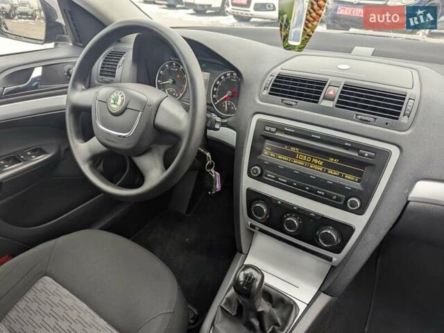 Черный Шкода Октавия, объемом двигателя 1.6 л и пробегом 223 тыс. км за 7550 $, фото 40 на Automoto.ua