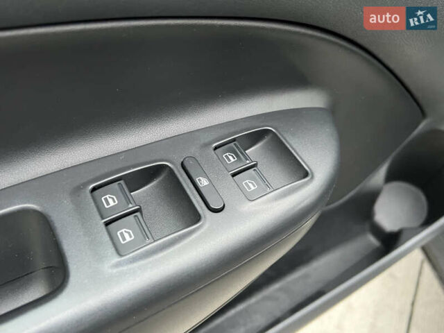 Черный Шкода Октавия, объемом двигателя 2 л и пробегом 229 тыс. км за 11650 $, фото 78 на Automoto.ua