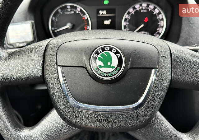 Чорний Шкода Октавія, об'ємом двигуна 1.6 л та пробігом 114 тис. км за 8299 $, фото 56 на Automoto.ua