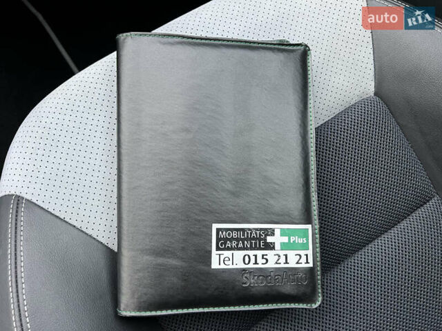 Черный Шкода Октавия, объемом двигателя 2 л и пробегом 265 тыс. км за 11950 $, фото 112 на Automoto.ua