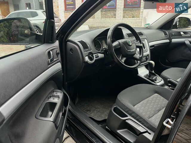 Черный Шкода Октавия, объемом двигателя 1.4 л и пробегом 229 тыс. км за 7800 $, фото 9 на Automoto.ua