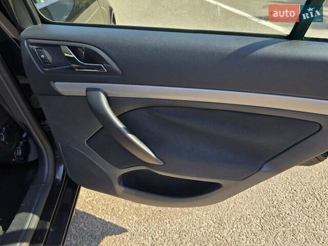 Черный Шкода Октавия, объемом двигателя 1.6 л и пробегом 212 тыс. км за 9299 $, фото 40 на Automoto.ua