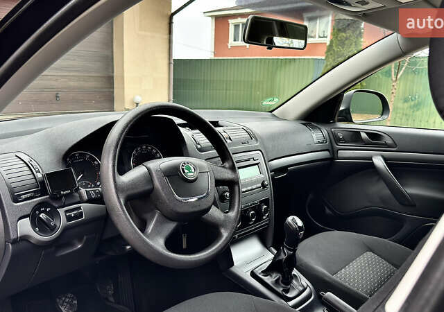 Чорний Шкода Октавія, об'ємом двигуна 1.6 л та пробігом 114 тис. км за 8299 $, фото 51 на Automoto.ua