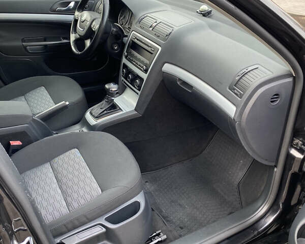 Чорний Шкода Октавія, об'ємом двигуна 2 л та пробігом 241 тис. км за 8800 $, фото 23 на Automoto.ua