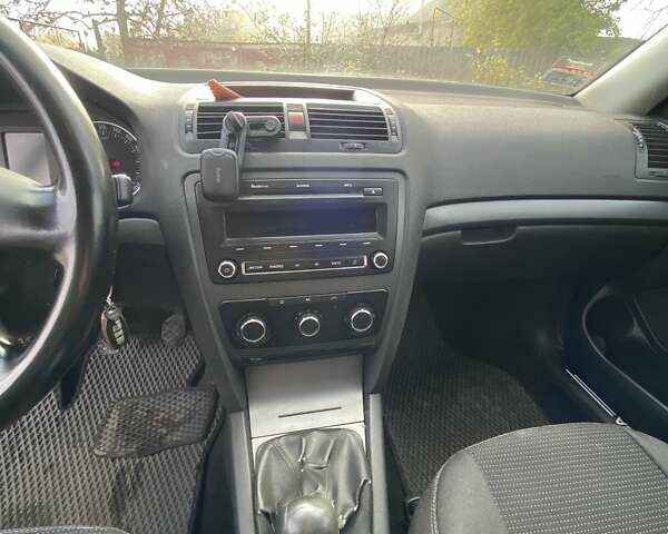 Черный Шкода Октавия, объемом двигателя 1.6 л и пробегом 275 тыс. км за 7300 $, фото 18 на Automoto.ua