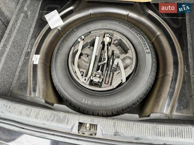 Черный Шкода Октавия, объемом двигателя 1.6 л и пробегом 305 тыс. км за 7600 $, фото 7 на Automoto.ua