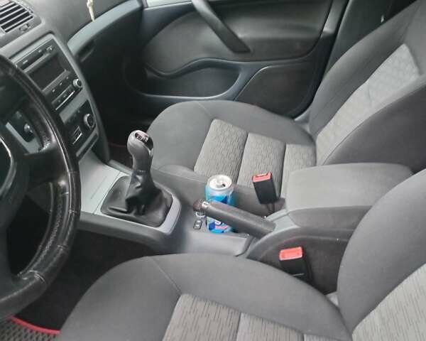 Чорний Шкода Октавія, об'ємом двигуна 1.2 л та пробігом 215 тис. км за 6300 $, фото 4 на Automoto.ua