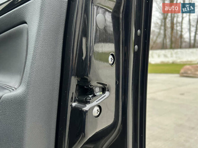 Черный Шкода Октавия, объемом двигателя 2 л и пробегом 229 тыс. км за 11650 $, фото 133 на Automoto.ua