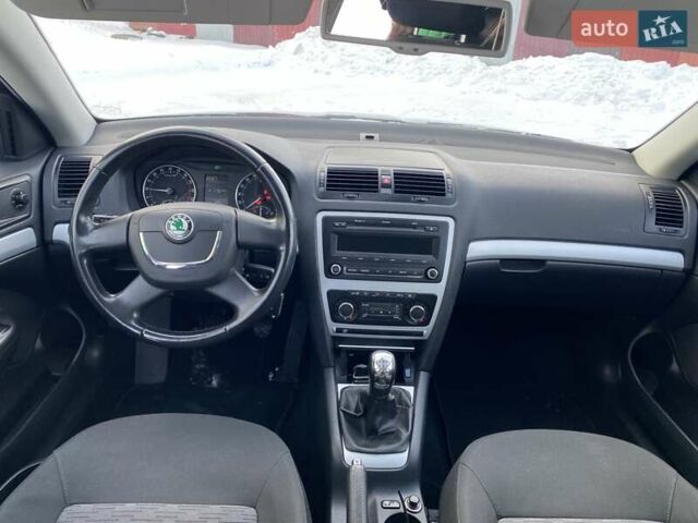 Черный Шкода Октавия, объемом двигателя 1.6 л и пробегом 231 тыс. км за 8400 $, фото 18 на Automoto.ua