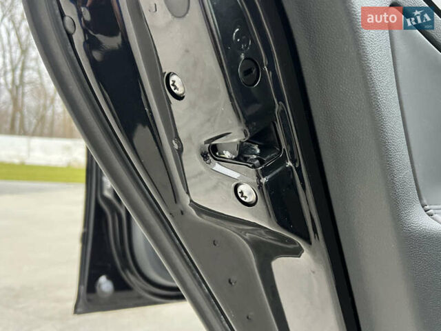 Черный Шкода Октавия, объемом двигателя 2 л и пробегом 229 тыс. км за 11650 $, фото 145 на Automoto.ua