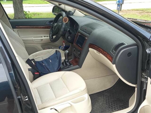 Чорний Шкода Октавія, об'ємом двигуна 1.6 л та пробігом 320 тис. км за 8000 $, фото 4 на Automoto.ua