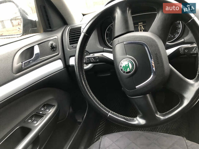 Черный Шкода Октавия, объемом двигателя 1.8 л и пробегом 205 тыс. км за 6400 $, фото 4 на Automoto.ua