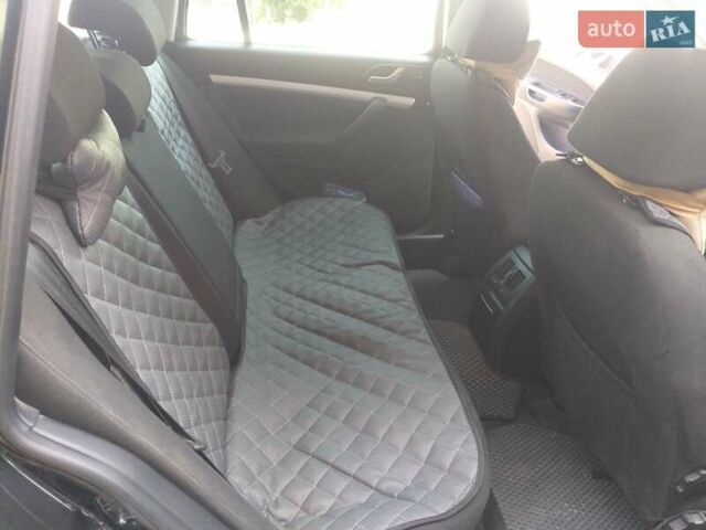 Черный Шкода Октавия, объемом двигателя 1.6 л и пробегом 317 тыс. км за 7500 $, фото 4 на Automoto.ua