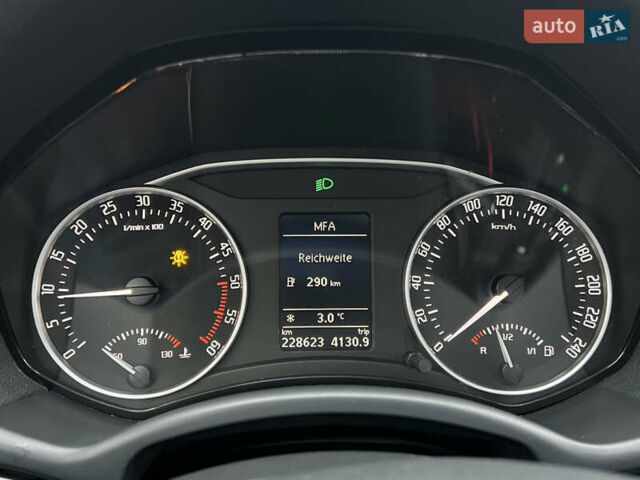 Черный Шкода Октавия, объемом двигателя 2 л и пробегом 229 тыс. км за 11650 $, фото 155 на Automoto.ua