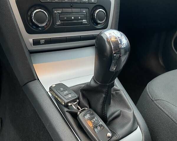 Чорний Шкода Октавія, об'ємом двигуна 1.6 л та пробігом 231 тис. км за 8500 $, фото 12 на Automoto.ua