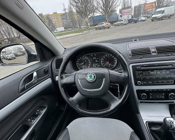 Черный Шкода Октавия, объемом двигателя 1.6 л и пробегом 228 тыс. км за 7800 $, фото 19 на Automoto.ua