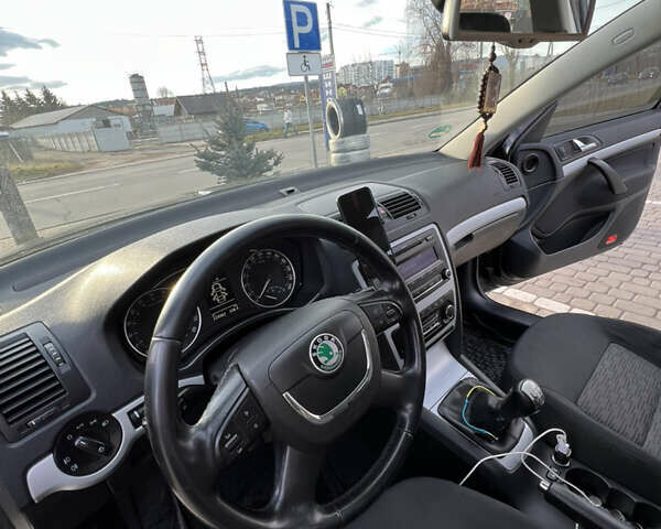 Черный Шкода Октавия, объемом двигателя 1.6 л и пробегом 225 тыс. км за 7500 $, фото 11 на Automoto.ua