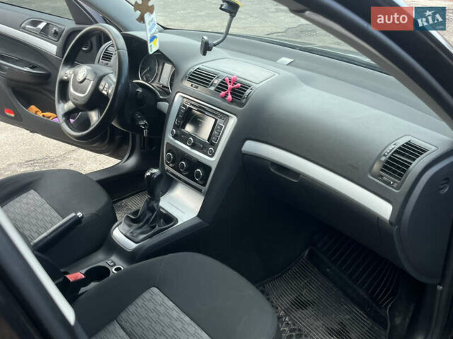 Черный Шкода Октавия, объемом двигателя 1.6 л и пробегом 236 тыс. км за 6400 $, фото 12 на Automoto.ua