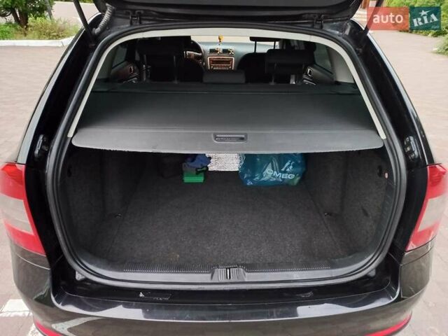 Чорний Шкода Октавія, об'ємом двигуна 1.6 л та пробігом 303 тис. км за 8200 $, фото 7 на Automoto.ua