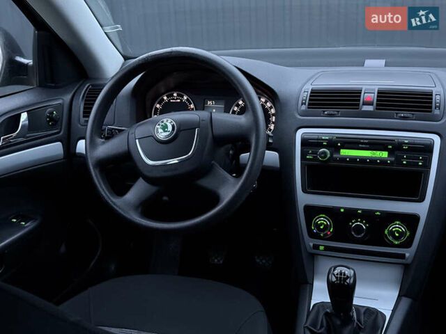Черный Шкода Октавия, объемом двигателя 1.6 л и пробегом 202 тыс. км за 7490 $, фото 40 на Automoto.ua