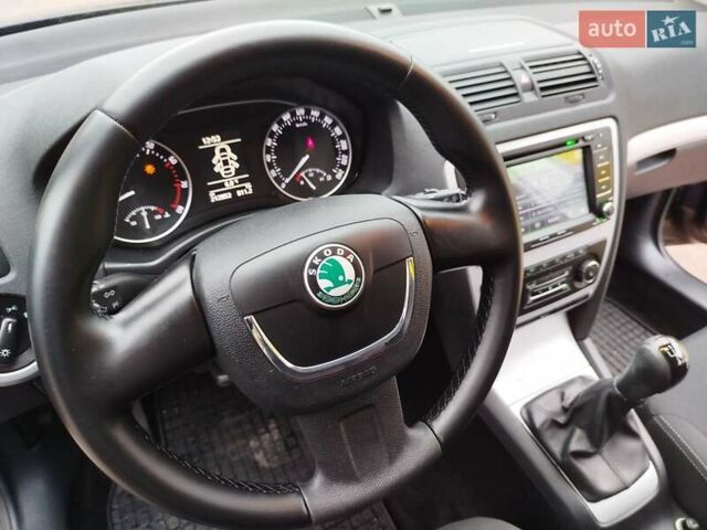 Чорний Шкода Октавія, об'ємом двигуна 1.98 л та пробігом 215 тис. км за 7650 $, фото 3 на Automoto.ua