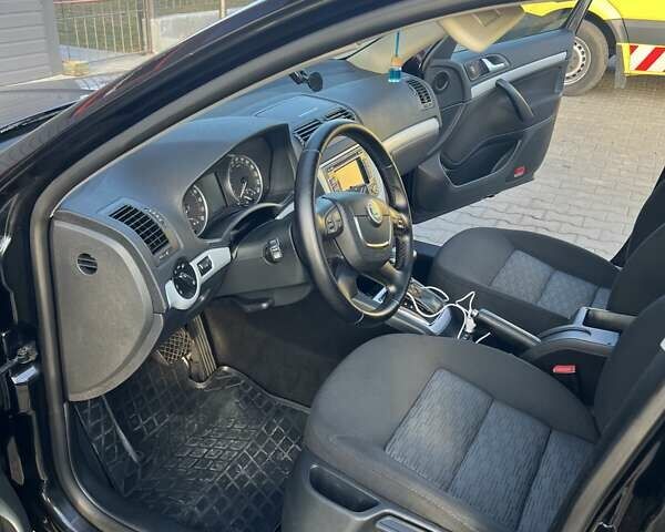 Чорний Шкода Октавія, об'ємом двигуна 1.97 л та пробігом 370 тис. км за 8000 $, фото 4 на Automoto.ua