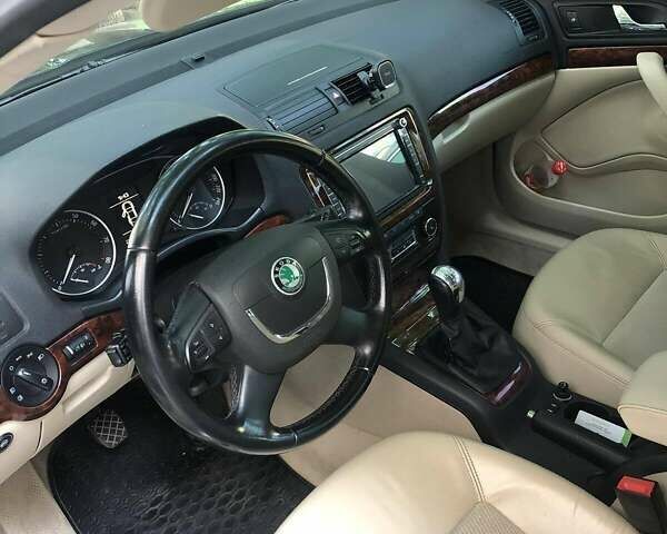 Чорний Шкода Октавія, об'ємом двигуна 1.6 л та пробігом 320 тис. км за 8000 $, фото 5 на Automoto.ua