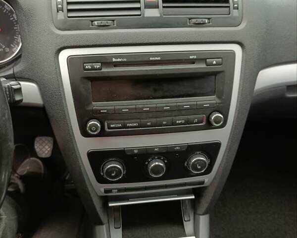 Чорний Шкода Октавія, об'ємом двигуна 1.4 л та пробігом 204 тис. км за 7550 $, фото 12 на Automoto.ua